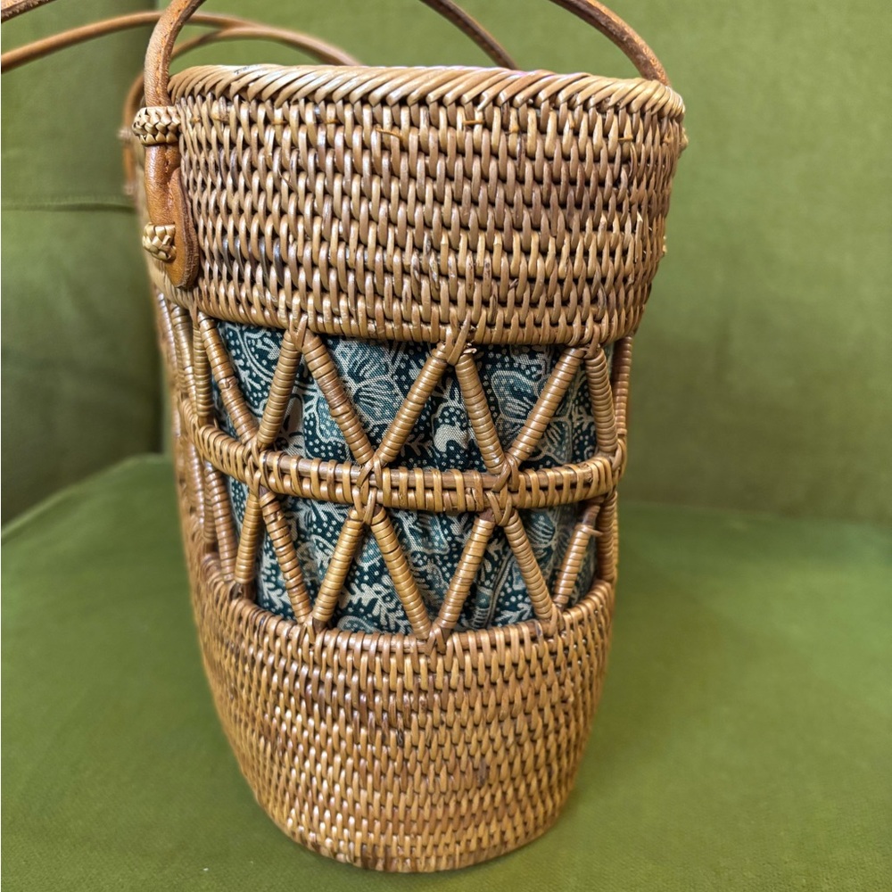 Handcrafted Rattan Ata Bag - Picture 4 of 8